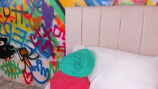 Liana Bernocchi online show from March 18, 2026, 8:32 pm