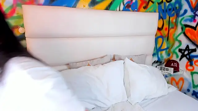 Liana Bernocchi online show from November 20, 2025, 7:47 pm