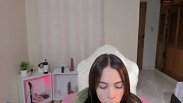 shanakendal2 online show from March 22, 2025, 8:26 pm