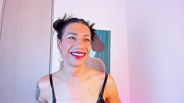 sofiaa grey  online show from March 22, 2026, 3:24 pm