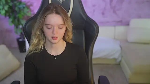 Cassy-Celestial  online show from October 3, 2025, 4:03 am