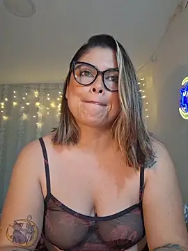 Juliietha servas online show from April 28, 2026, 12:09 am