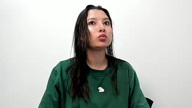 cami-01 online show from September 29, 2025, 7:52 pm