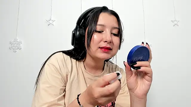 Snapshot of cami-01 chatting on February 20, 2026, 8:55 pm cami-01 online show from February 20, 2026, 8:55 pm