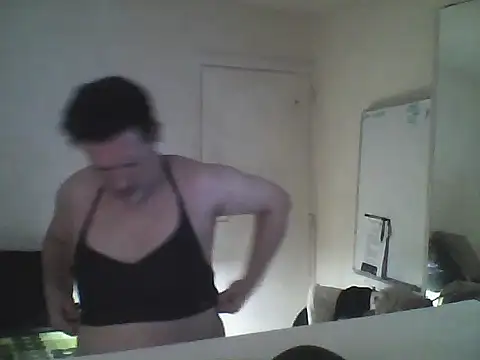 Snapshot of oopsxx chatting on February 18, 2025, 9:53 pm oopsxx online show from February 18, 2025, 9:53 pm