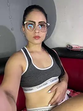 Snapshot of Azuna25 chatting on March 4, 2026, 8:27 pm Azuna25 online show from March 4, 2026, 8:27 pm