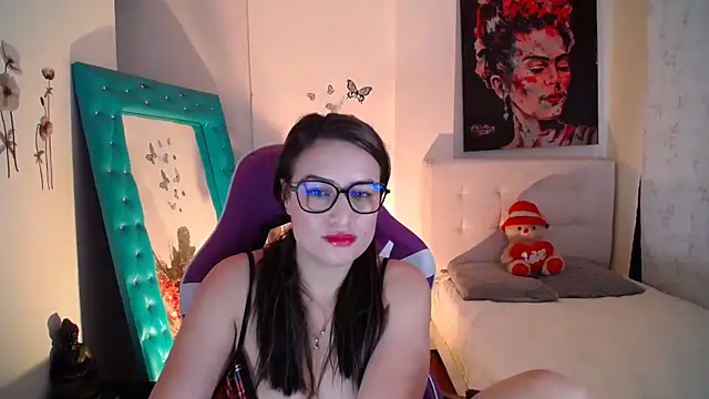 esmeraldaa230 online show from October 3, 2025, 6:53 pm