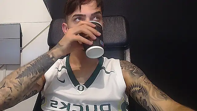 BrandonTate online show from June 18, 2026, 4:44 am