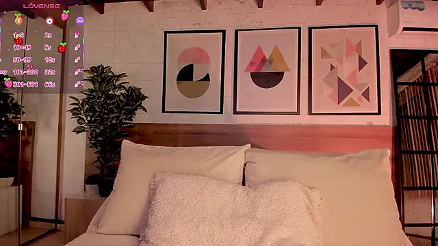 Snapshot of LunaRuso chatting on March 16, 2026, 7:38 pm LunaRuso online show from March 16, 2026, 7:38 pm