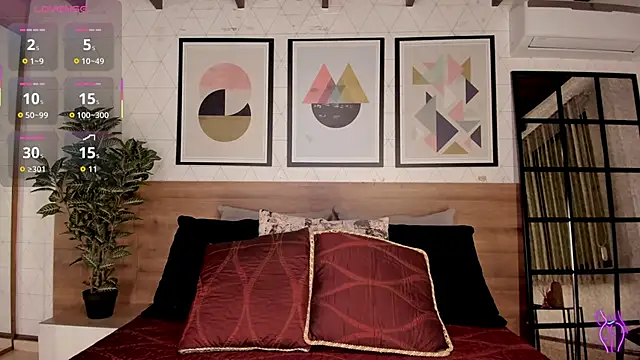 LunaRuso online show from October 16, 2025, 8:06 pm