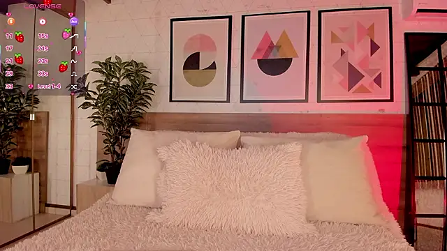 Snapshot of LunaRuso chatting on March 6, 2026, 7:53 pm LunaRuso online show from March 6, 2026, 7:53 pm