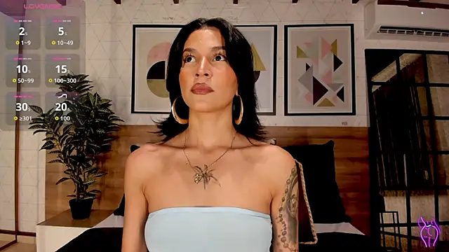 LunaRuso online show from September 10, 2025, 7:46 pm