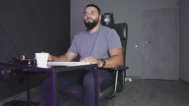 mattmasterss online show from October 5, 2025, 8:10 pm