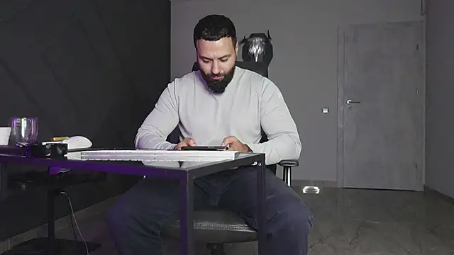 mattmasterss online show from October 9, 2025, 12:55 am