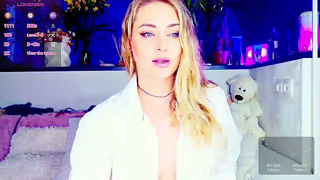  JuliaSpace  online show from May 12, 2026, 4:46 pm
