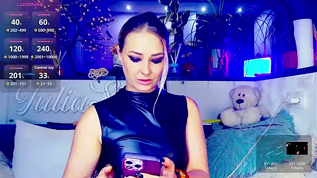  JuliaSpace  online show from September 27, 2025, 4:46 pm