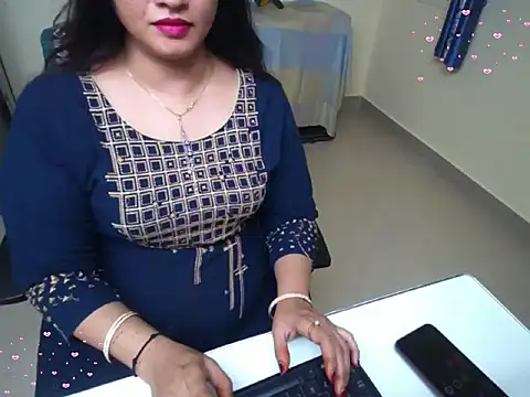 Arushisingh8888 online show from October 4, 2025, 11:56 am