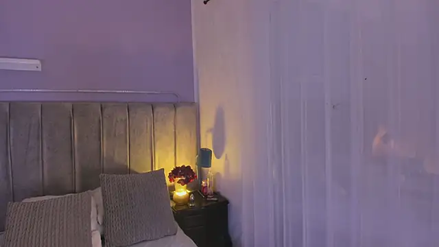 EvaaStevens online show from December 2, 2025, 3:25 pm