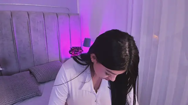 EvaaStevens online show from November 28, 2025, 1:11 pm