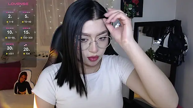 mily thomson b  online show from September 18, 2025, 11:30 pm