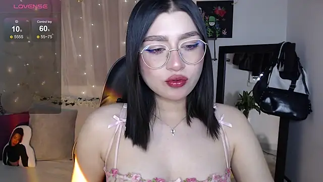 mily thomson b  online show from September 21, 2025, 4:17 am