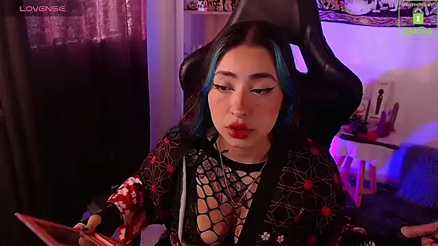 sweetcoralinee online show from October 1, 2025, 10:13 pm