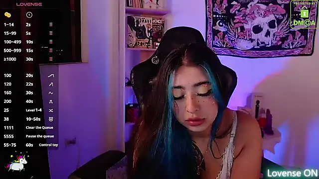 sweetcoralinee online show from September 22, 2025, 1:22 am