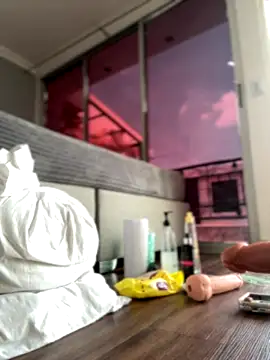 emiss  online show from September 17, 2025, 4:53 pm