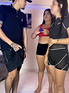 royalgirls x online show from November 27, 2025, 1:50 am