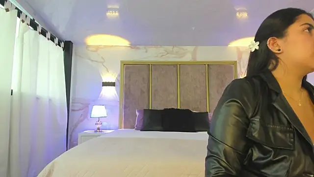 PaulinaDuarte online show from October 20, 2025, 1:22 pm