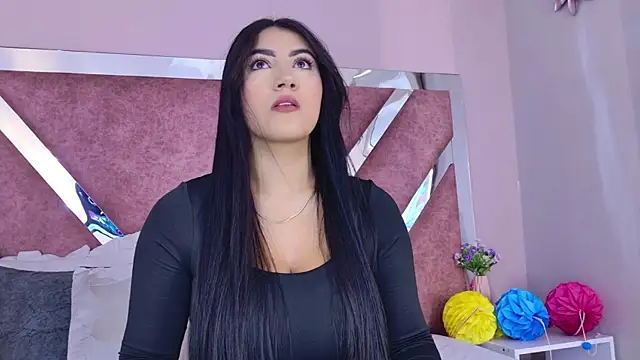 PaulinaDuarte online show from June 27, 2026, 12:11 pm