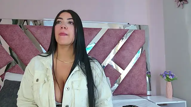 PaulinaDuarte online show from July 15, 2026, 11:28 am