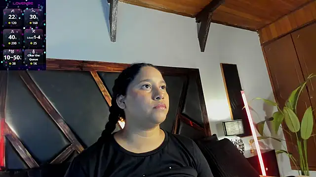 EmiliWilliams online show from April 24, 2026, 12:01 am