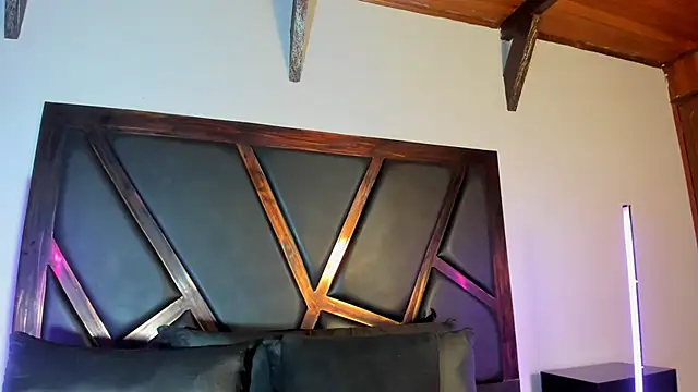 EmiliWilliams online show from March 8, 2026, 2:04 am