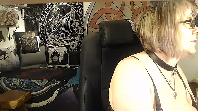TittenMichelle online show from May 4, 2026, 6:11 pm