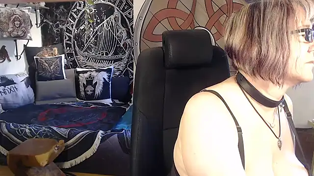Snapshot of TittenMichelle chatting on May 23, 2026, 9:19 am TittenMichelle online show from May 23, 2026, 9:19 am
