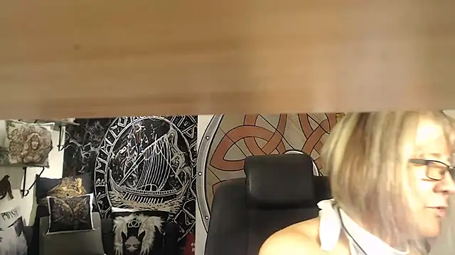 Snapshot of TittenMichelle chatting on July 6, 2026, 4:42 pm TittenMichelle online show from July 6, 2026, 4:42 pm