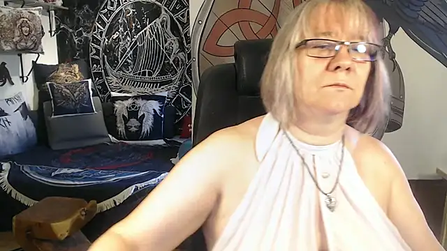 Snapshot of TittenMichelle chatting on July 11, 2026, 9:09 am TittenMichelle online show from July 11, 2026, 9:09 am
