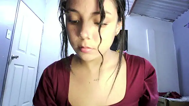 linzeysmith4 online show from June 4, 2026, 8:46 pm