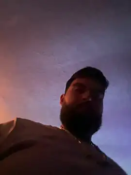 Snapshot of bigdickgio6923 chatting on February 22, 2026, 1:30 am bigdickgio6923 online show from February 22, 2026, 1:30 am