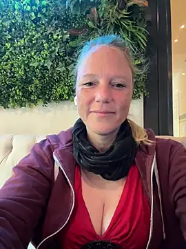 MoniqueLaFee online show from September 27, 2025, 7:58 am