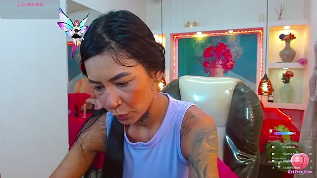 lorenapinto online show from November 9, 2025, 10:25 pm