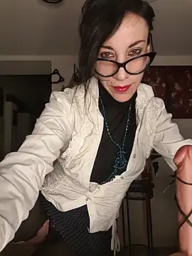 freyamoret online show from May 6, 2026, 1:53 am