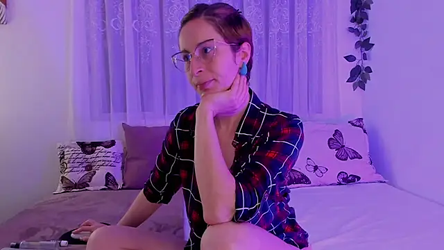 cuddlingbunny online show from January 10, 2025, 5:24 pm