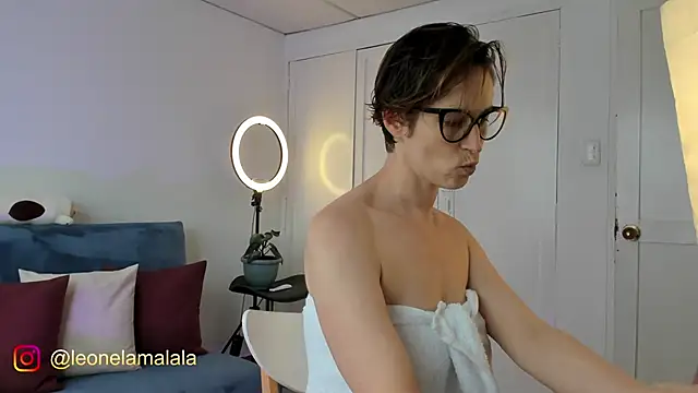 cuddlingbunny online show from September 27, 2025, 8:48 pm