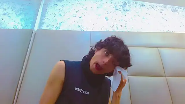 Sr BonnyEthan online show from February 18, 2026, 12:56 pm