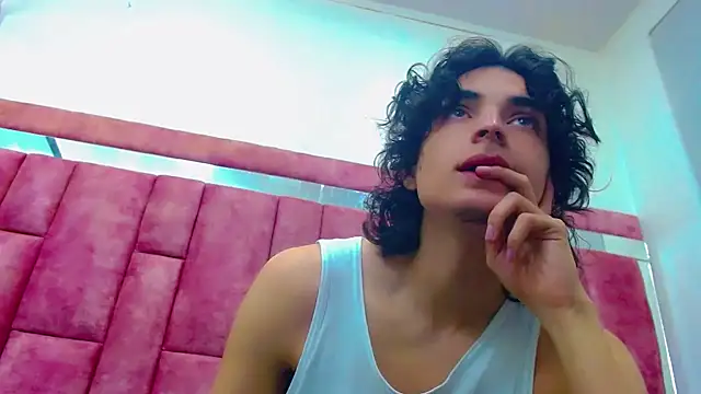 Sr BonnyEthan online show from October 18, 2025, 1:57 pm