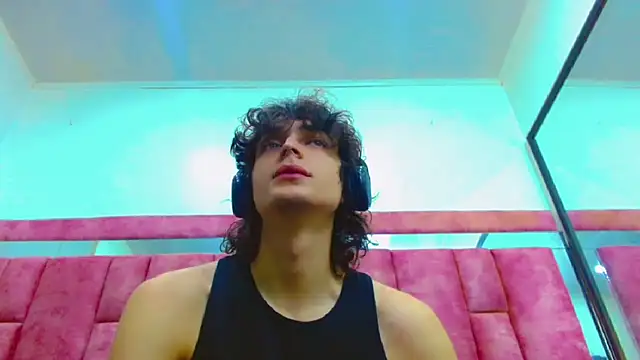 Sr BonnyEthan online show from September 17, 2025, 1:57 pm