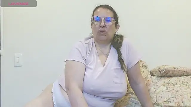 honeyhot paty online show from May 17, 2026, 3:50 am