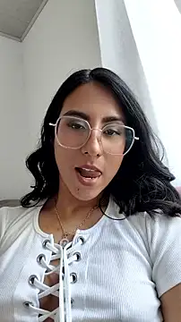 DaraBeckett online show from May 3, 2026, 8:56 pm